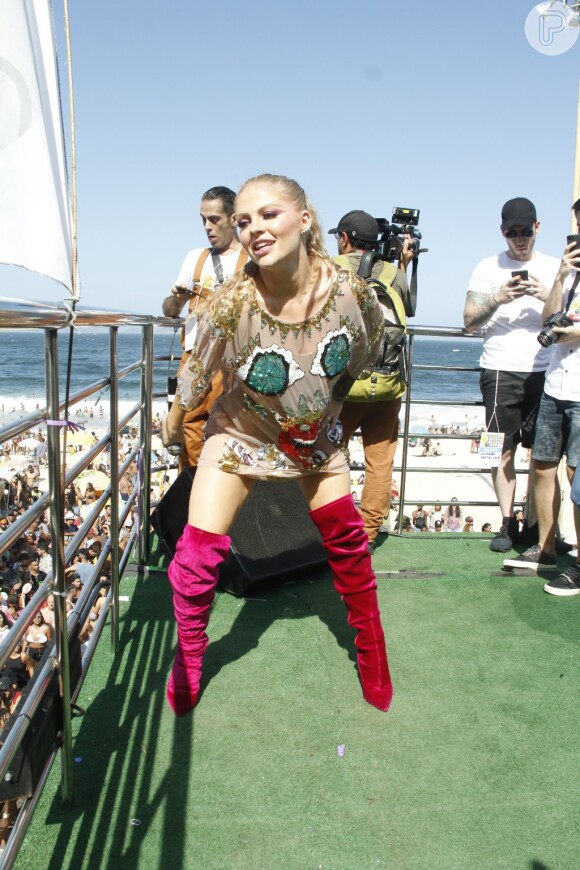 Luísa Sonza se apresenta na Parada LGBT no Rio de Janeiro