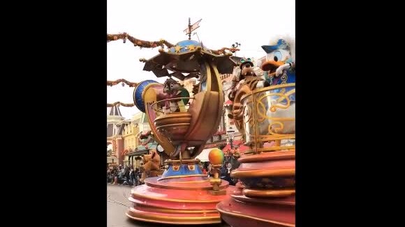 Veja os melhores momentos de Bruna Marquezine e Manu Gavassi na Disneyland Paris