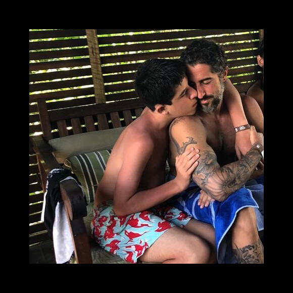 Marcos Mion se declarou para o filho Romeo, de 13 anos, na rede social