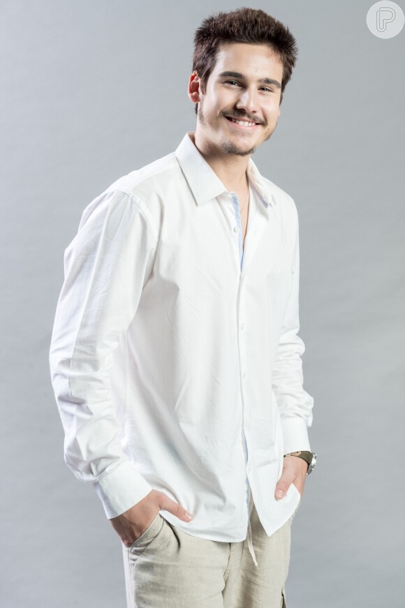 Nicolas Prattes interpreta o empreendedor Samuca, dono da SamVita, na novela "O Tempo Não Para"
