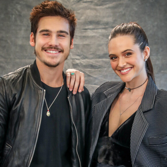 Nicolas Prattes e Juliana Paiva estão juntos no elenco da novela 'O Tempo Não Para'