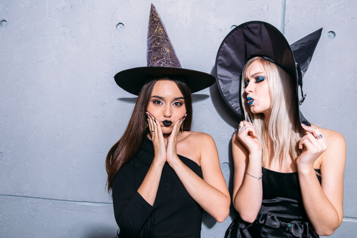 Foto: Maquiagem de bruxa fácil para fazer no Halloween: essa inspiração usa  batom preto - Purepeople