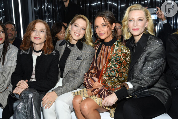 Cate Blanchett assistiu ao desfile da Louis Vuitton na Semana de Moda de Paris ao lado de Isabelle Huppart, Léa Seydoux e Alicia Vikander