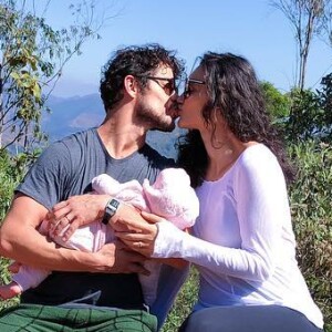 'Cada etapa de crescimento é um desafio novo. Eu e o José estamos amando e nos divertindo muito com ela provando todas as frutinhas e legumes', contou Débora Nascimento