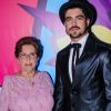 Caio Castro foi acompanhado pela avó, Dona Isaura, no Prêmio Jovem Brasileiro, em São Paulo, nesta quarta-feira, 3 de outubro de 2018