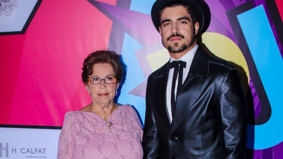 Caio Castro dedica prêmio do PJB 2018 à avó: 'Você que fez acontecer'. Vídeo!
