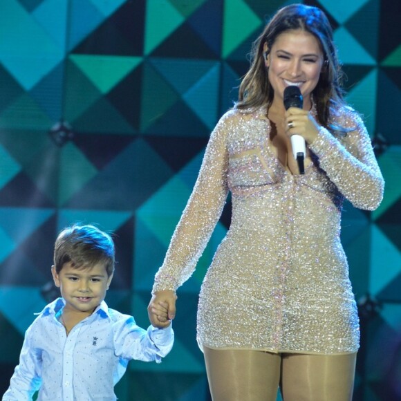 Simone, da dupla com Simaria, mostrou o filho cantando após negar brinquedo para Henry nesta quinta-feira, 4 de outubro de 2018