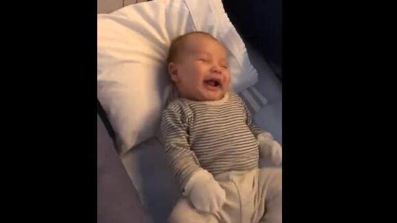 Andressa Suita mostrou o filho caçula, Samuel, rindo ao ouvir sua voz, em seu Instagram