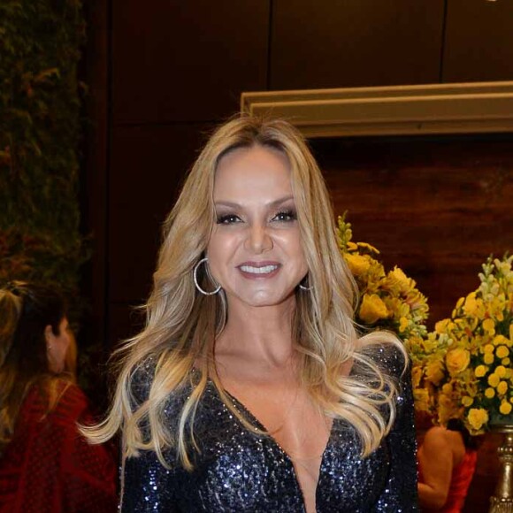 Eliana escolhe look elegante para casamento