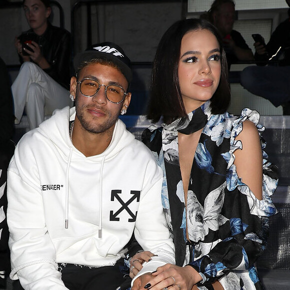 Grife Off-White posta foto de Neymar com Bruna Marquezine