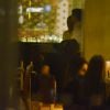 Tatá Wernerck é clicada em clima de romance com moreno em restaurante no Rio