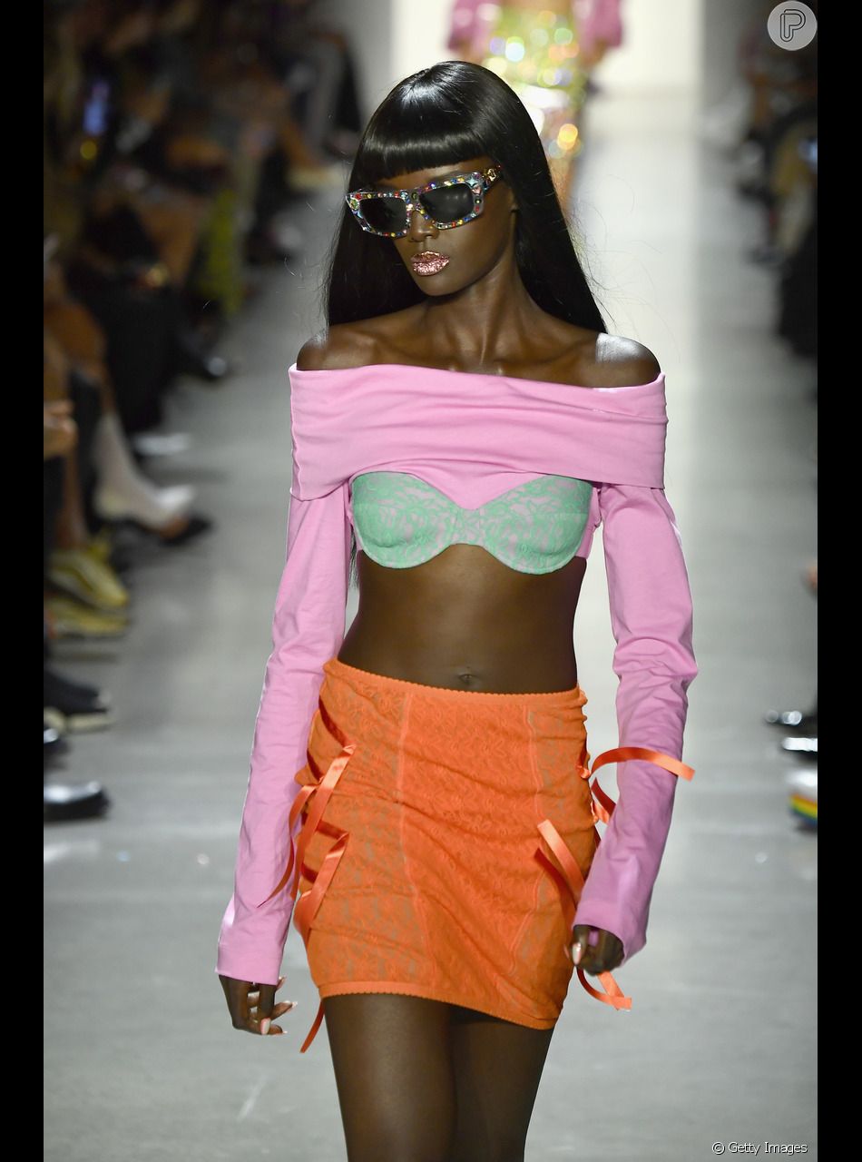 passarela roupas infantil feminina