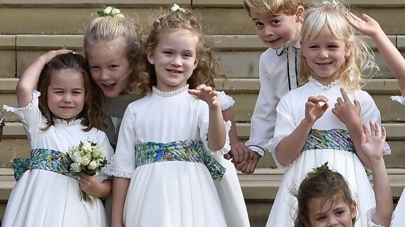 Em casamento, princesa Charlotte esbanja fofura e príncipe George se diverte