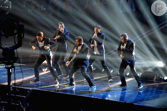 Justin Timberlake se reuniu aos ex-companheiros do grupo Nsync para uma apresentação especial na edição de 2013 da premiação