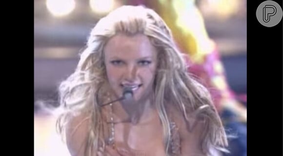 Em 2000, Britney Spears surpreendeu o público ao aparecer de terno e gravata cantando '(I Can´t Get No) Satisfaction', dos Rolling Stones