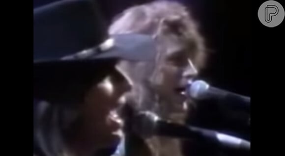 Bom Jovi fez uma apresentação inspirada no 'Unplugged', da MTV, de 1989