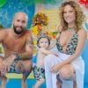 Maíra Charken posou com o marido Renato Antunes e o filho, Gael