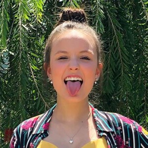 'enho muitos caminhos para trilhar ainda. Sou apaixonada pela TV, pelo cinema, teatro, e vamos ver', explicou Larissa Manoela