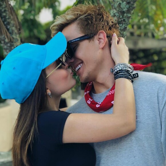 Larissa Manoela e Leo Cidade comemoraram nove meses de namoro durante viagem do casal a Orlando, nos Estados Unidos