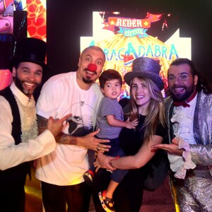 Aline Gotschalg e Fernando Medeiros levam o filho, Lucca, ao circo Abracadabra no Via Parque, na Barra da Tijuca, Rio de Janeiro, neste domingo, 14 de outubro de 2018