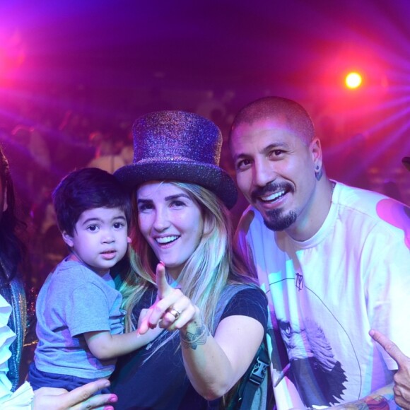 Aline Gotschalg e Fernando Medeiros levam o filho, Lucca, ao circo Abracadabra no Via Parque, na Barra da Tijuca, Rio de Janeiro, neste domingo, 14 de outubro de 2018