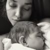 Débora Nascimento cantou para a filha, Bella, ao comemorar os seis meses da menina neste domingo, 14 de outubro de 2018