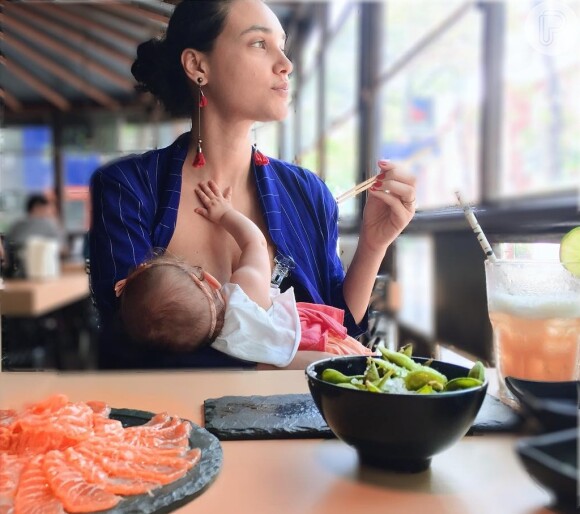 Débora Nascimento revelou que está com dificuldade para lidar com a introdução alimentar da filha
