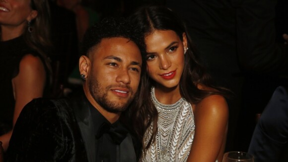 Marquezine afasta rumor de separação de Neymar: 'Instagram não é vida real'