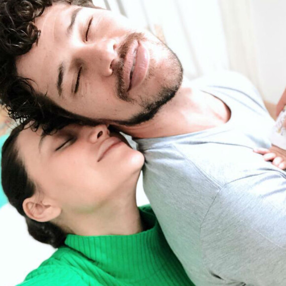 Marido de Débora Nascimento, José Loreto cantou para a filha, Bella, dormir