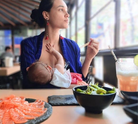 Débora Nascimento está com dificuldade com a introdução alimentar da filha