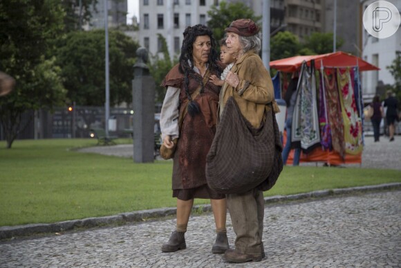 Regina Casé e Fernanda Montenegro estrelam uma das histórias de amo contadas no filme
 