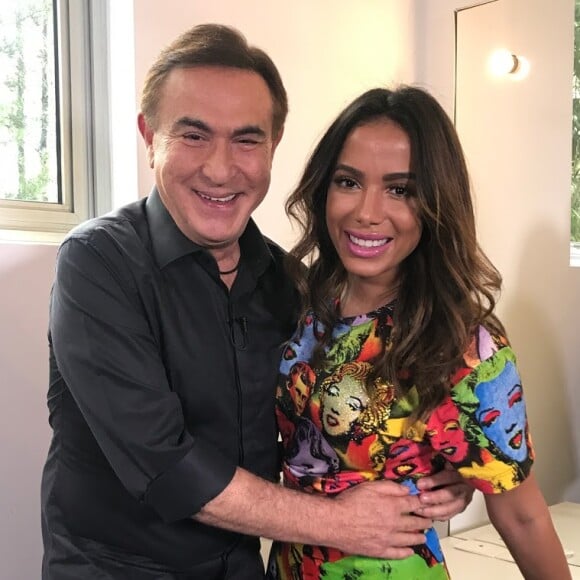 Anitta ensina Amaury Jr a dançar quadradinho no 'Programa do Amaury Jr.', em 19 de outubro de 2018