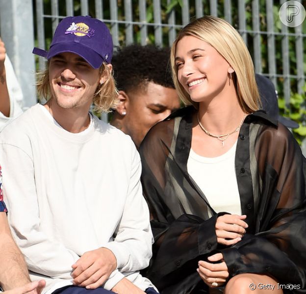 Hailey Baldwin já assina usando sobrenome de Justin Bieber, diz 'TMZ' nesta sexta-feira, dia 19 de outubro de 2018