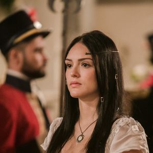 'Tive papéis muito dramáticos, então, sinto que é o momento certo para fazer essa novela. Estou feliz com a trajetória como um todo', disse Isabelle sobre a novela 'Verão 90 graus'