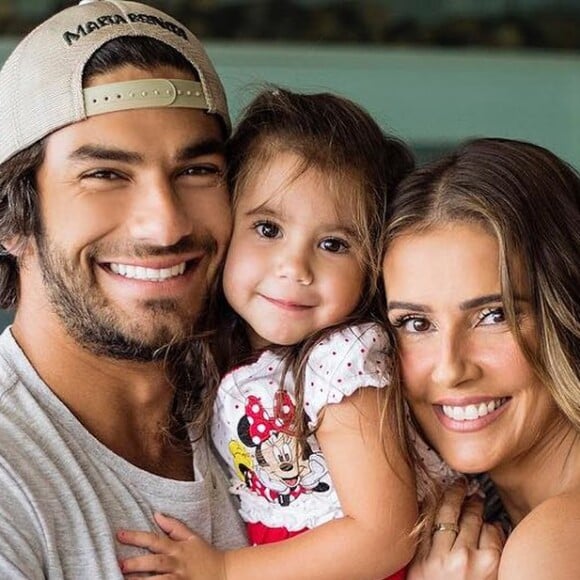 Deborah Secco e Hugo Moura são pais de Maria Flor