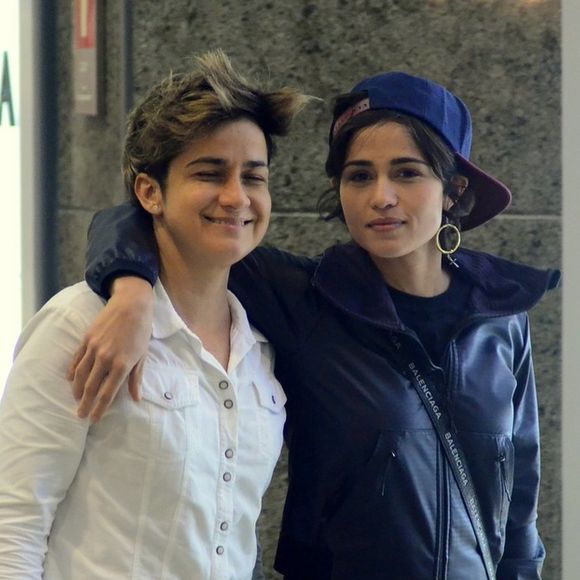 Nanda Costa destaca superação ao assumir namoro com Lan Lahn em entrevista neste domingo, dia 21 de outubro de 2018