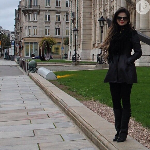Paula Fernandes mostra que também sabe ser sofisticada durante passeio pela Europa 