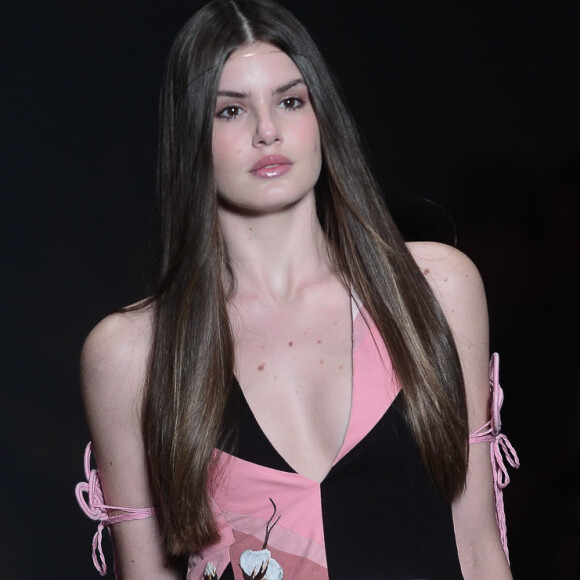 'Eu não desfilava para a SPFW desde 2015, quando gravei 'Verdades Secretas'. Agora voltei com esse convite maravilhoso e foi muito gostoso', disse Camila Queiroz