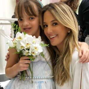 Ticiane Pinheiro prestigiou a estreia como modelo da filha, Rafaella Justus