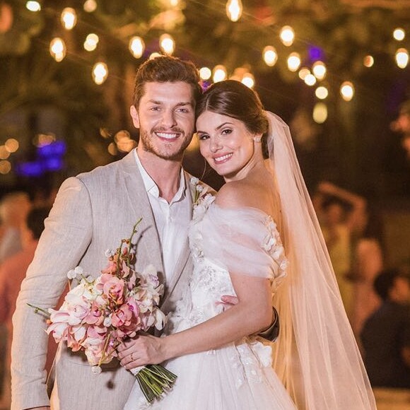 Camila Queiroz planeja lua-de-mel com Klebber Toledo