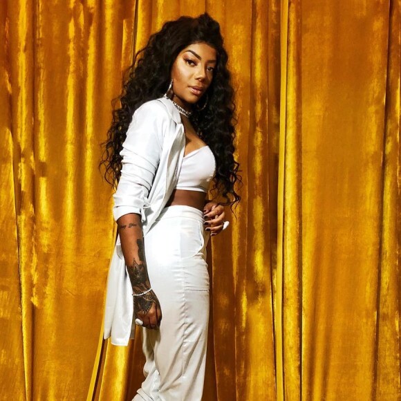 Ludmilla relembra sonho de comprar sandália Louboutin, em 24 de outubro de 2018