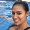 Dupla de Simaria, Simone dispensou biquíni e curtiu piscina com look de academia nesta quinta-feira, 25 de outubro de 2018