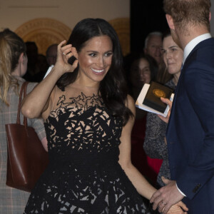 Meghan Markle apostou em vestido de tule Oscar de La Renta para o jantar da Australian Geographic Society