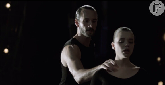 No longa-metragem, Rodrigo Santoro e Bruna Linzmeyer dançam um pas de deux