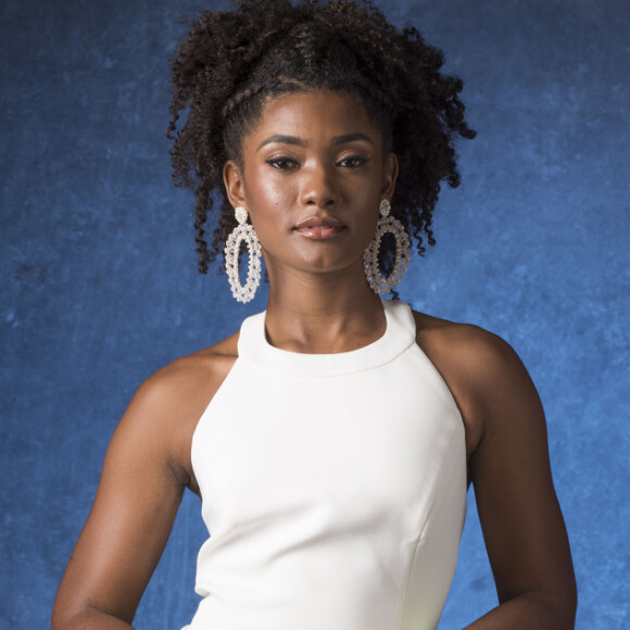 Erika Januza foi alvo de racismo nas redes sociais e lamentou o ataque em seu Instagram, nesta segunda-feira, 29 de outubro de 2018