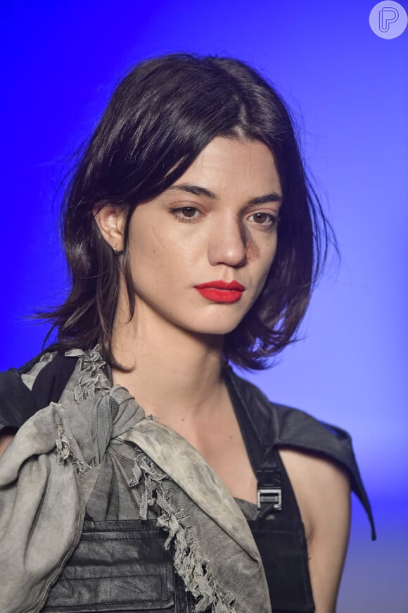 O batom vermelho foi o destaque na maquiagem das modelos de Korshi 01 no São Paulo Fashion Week