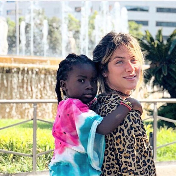 'Pai de menina', escreveu Bruno Gagliasso ao mostrar a filha o maquiando