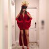 Paula Fernandes usa look vermelho em festa de Halloween nos Estados Unidos