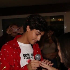 Mel Maia foi presenteada com anel de compromisso pelo namorado Erick Andreas, de 15 anos, um a mais que a atriz