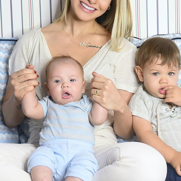 Andressa Suita compartilha momentos dos filhos nas redes sociais